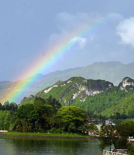 Lào[-]Cai:[-]Cầu[-]vồng[-]tuyệt[-]đẹp[-]xuất[-]hiện[-]ở[-]vùng[-]núi[-]Sa[-]Pa